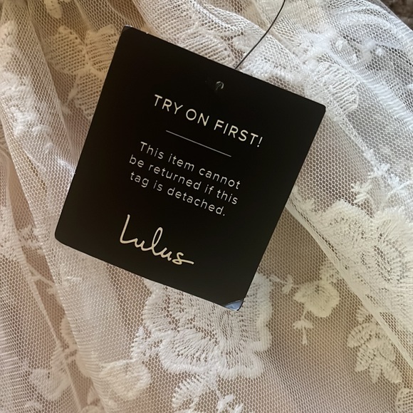 NWT Lulu’s Wedding Dress - Picture 4 of 9